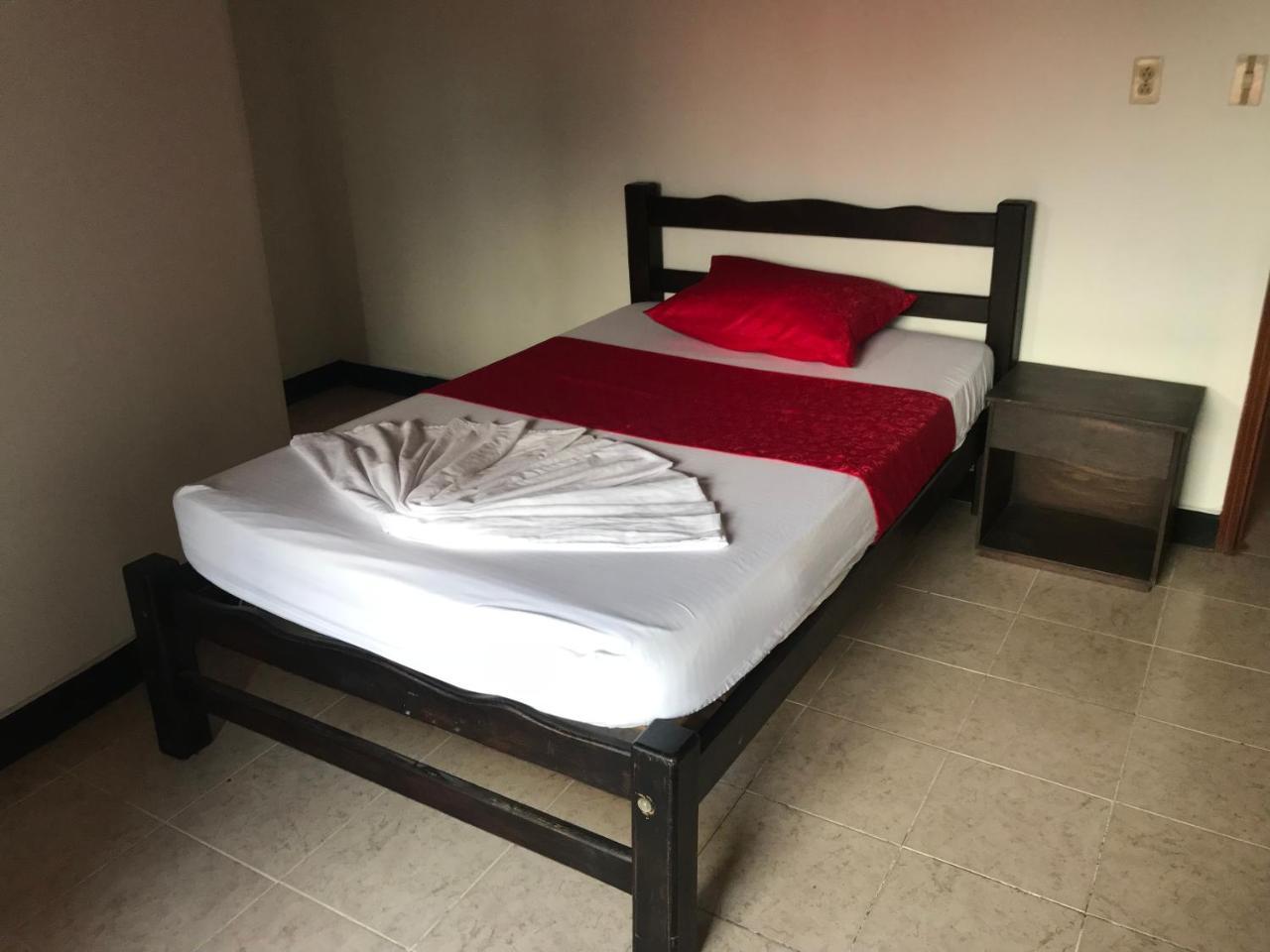 Hotel Y Balneario El Descanso Вильявисенсио Экстерьер фото